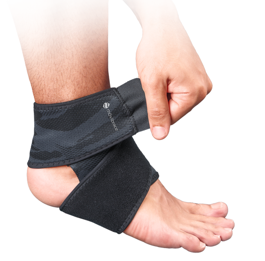 The Mövibrace Dynamic Ankle Bandage wraps around your ankle and arch to provide pain relief, support and foot comfort.   The black neoprene ankle bandage has an open heel design which allows you to move freely while providing stabilization to the ankle joint. 
